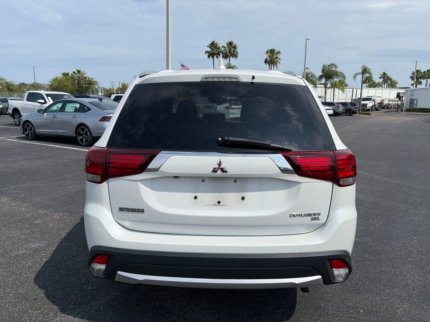Used 2018 Mitsubishi Outlander SEL AWD/4WD image 6