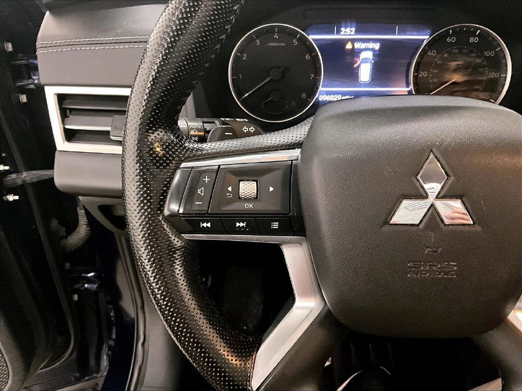 Used 2022 Mitsubishi Outlander SEL AWD/4WD image 11