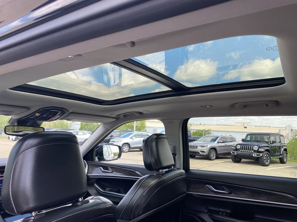 Used 2023 Jeep Grand Cherokee L Limited image 22