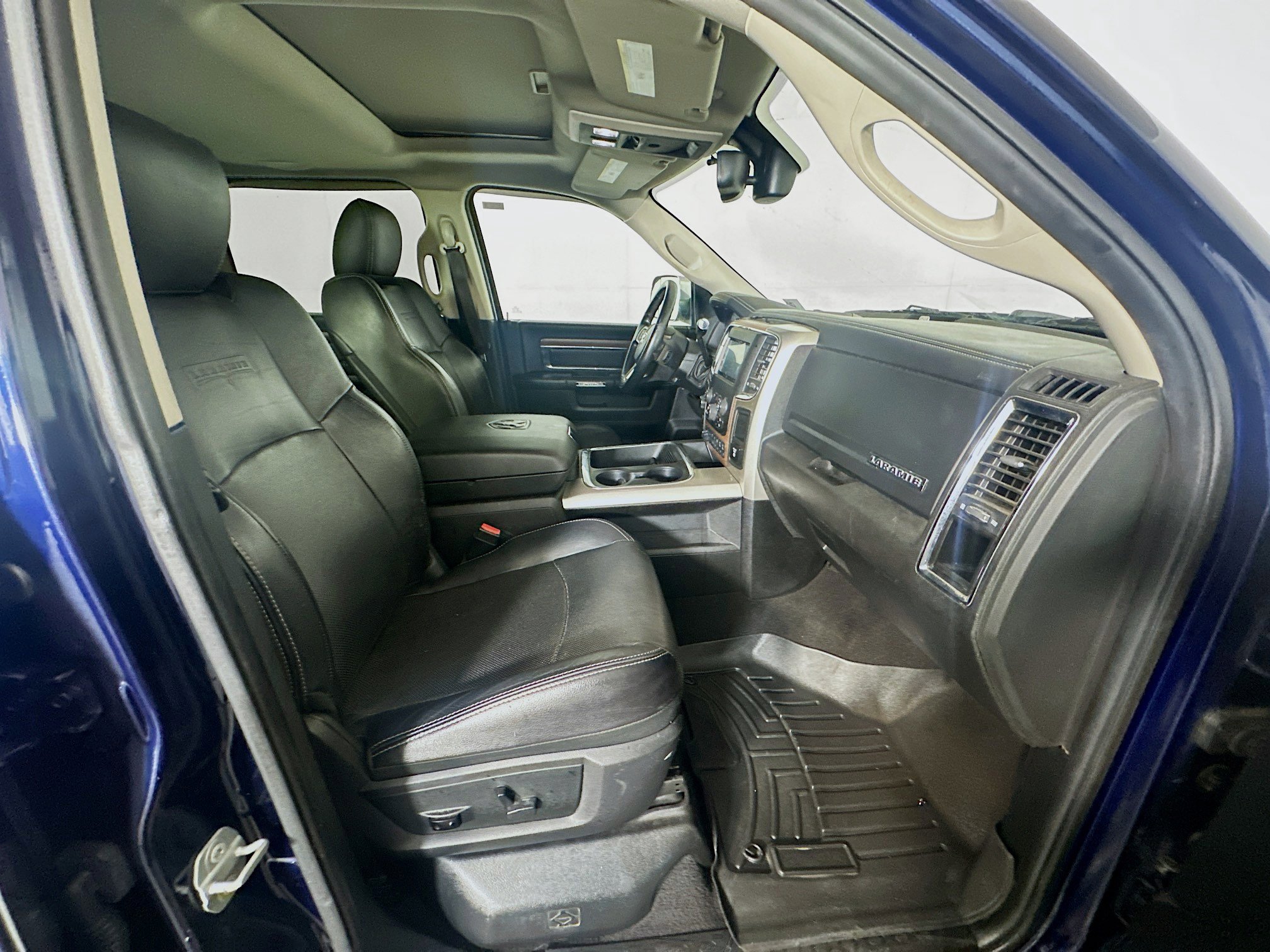 Used 2016 RAM 2500 Laramie w/ Convenience Group AWD/4WD image 31
