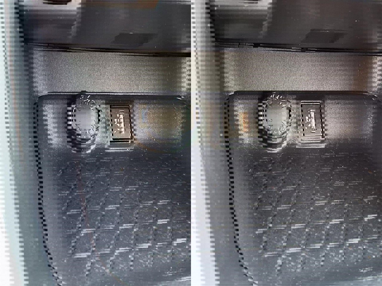 Used 2024 Toyota RAV4 LE image 20