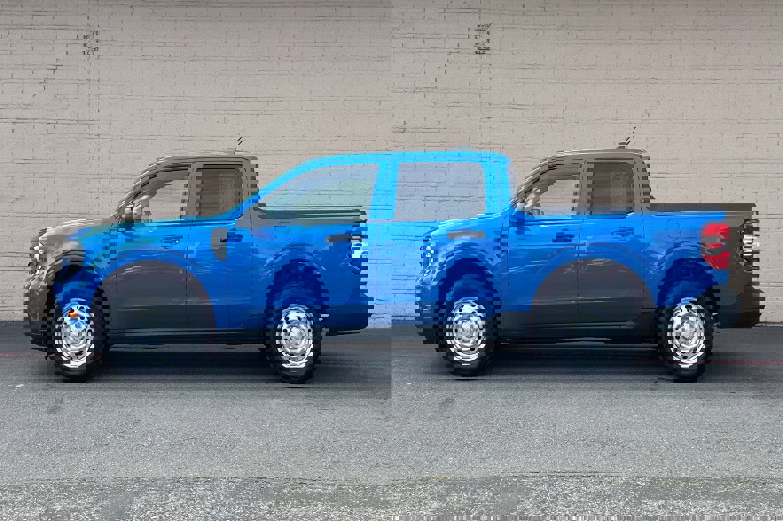 Used 2025 Ford Maverick XL w/ Equipment Group 102A image 7