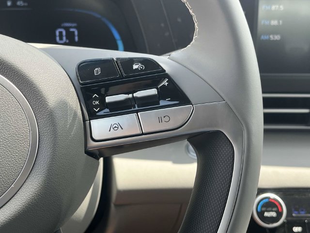 Used 2025 Hyundai Elantra Sport FWD image 19