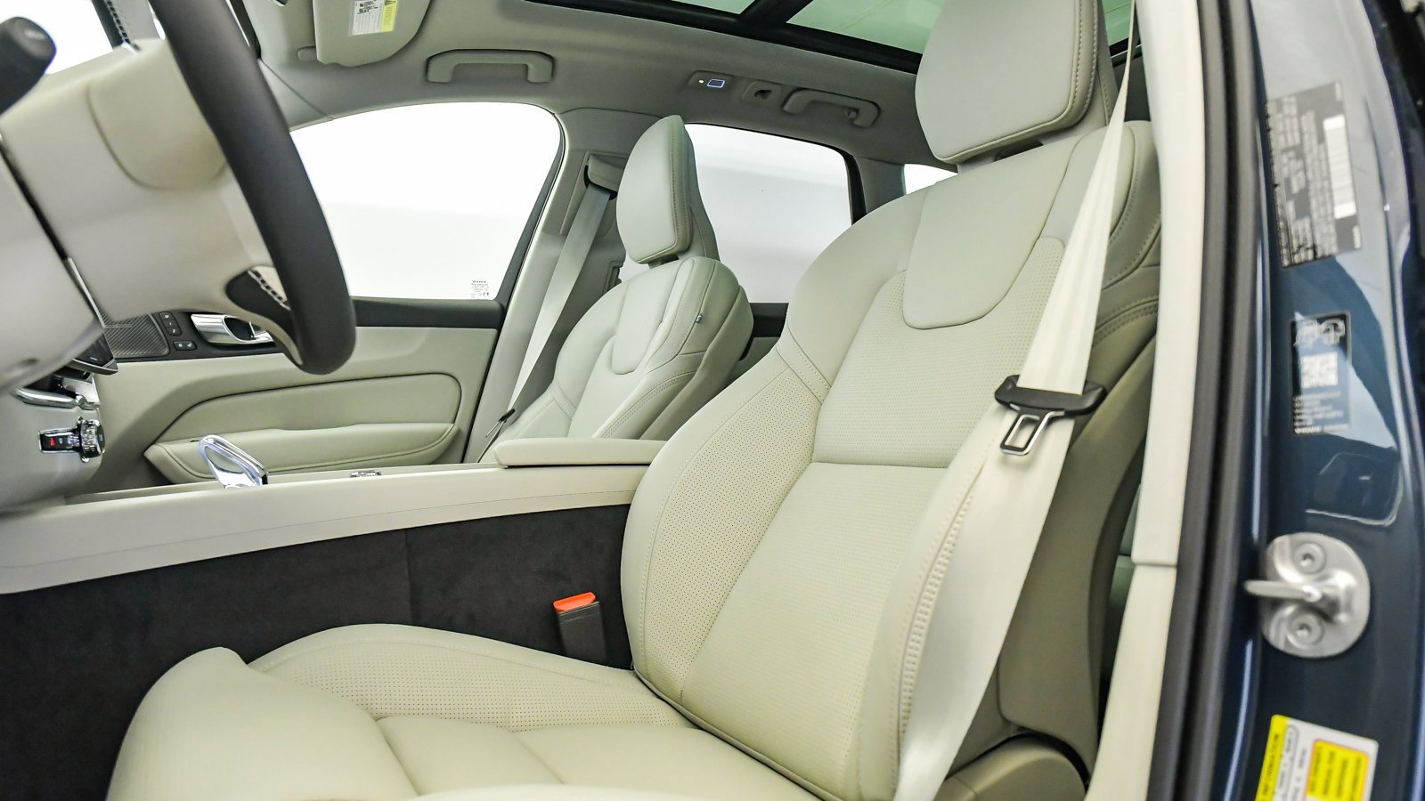 New 2026 Volvo XC60 B5 Ultra w/ Protection Package Premier image 21