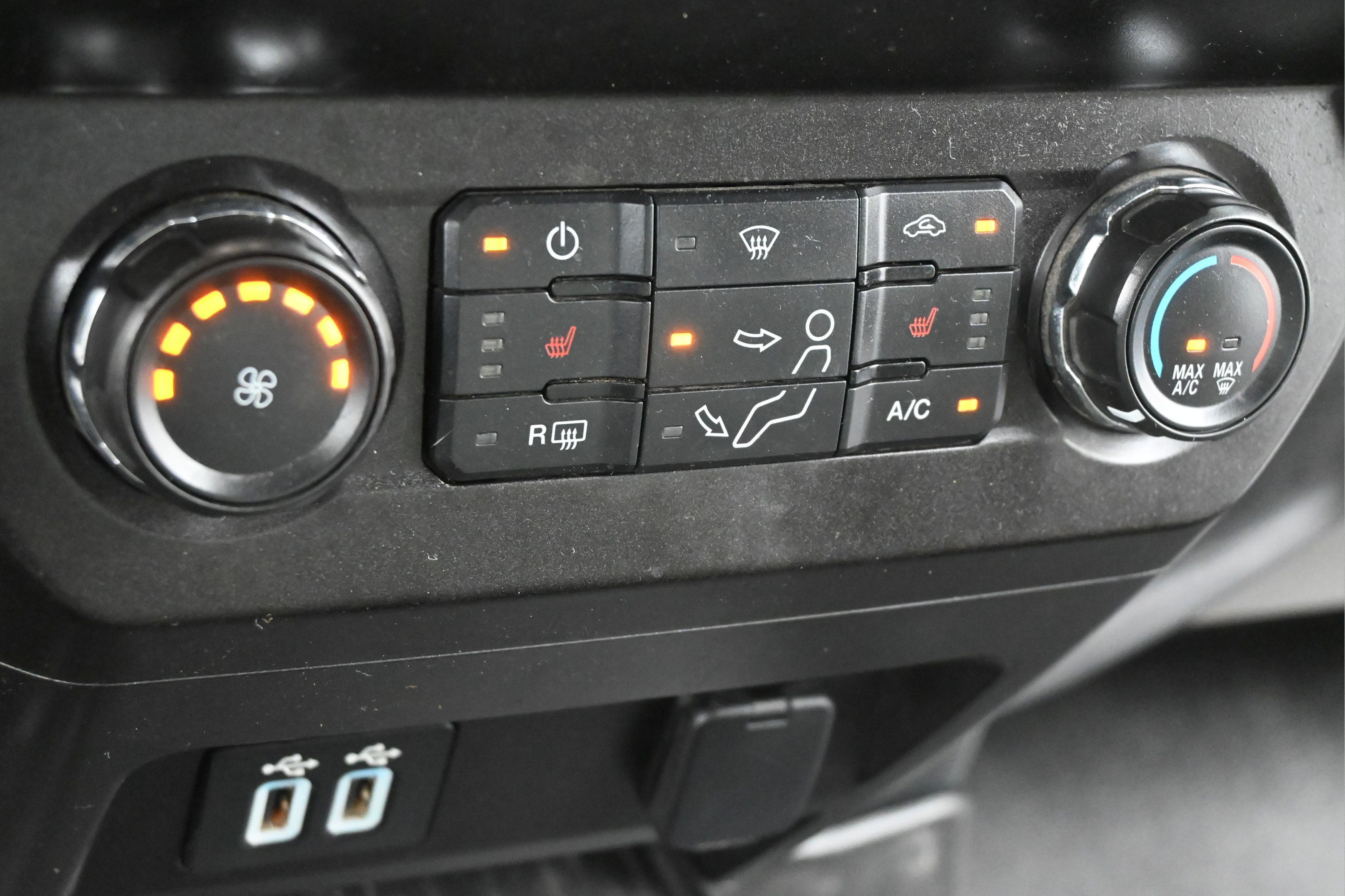 Used 2019 Ford F350 XLT w/ XLT Premium Package AWD/4WD image 19