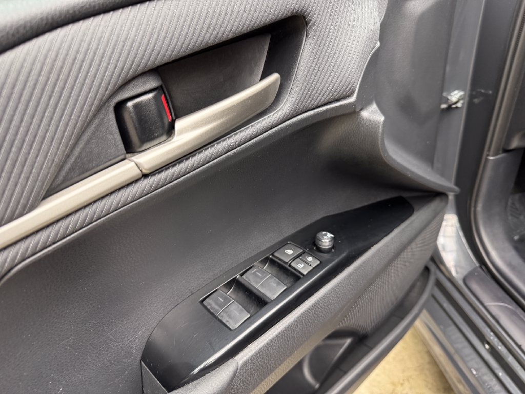 Used 2025 Toyota Camry SE FWD image 9