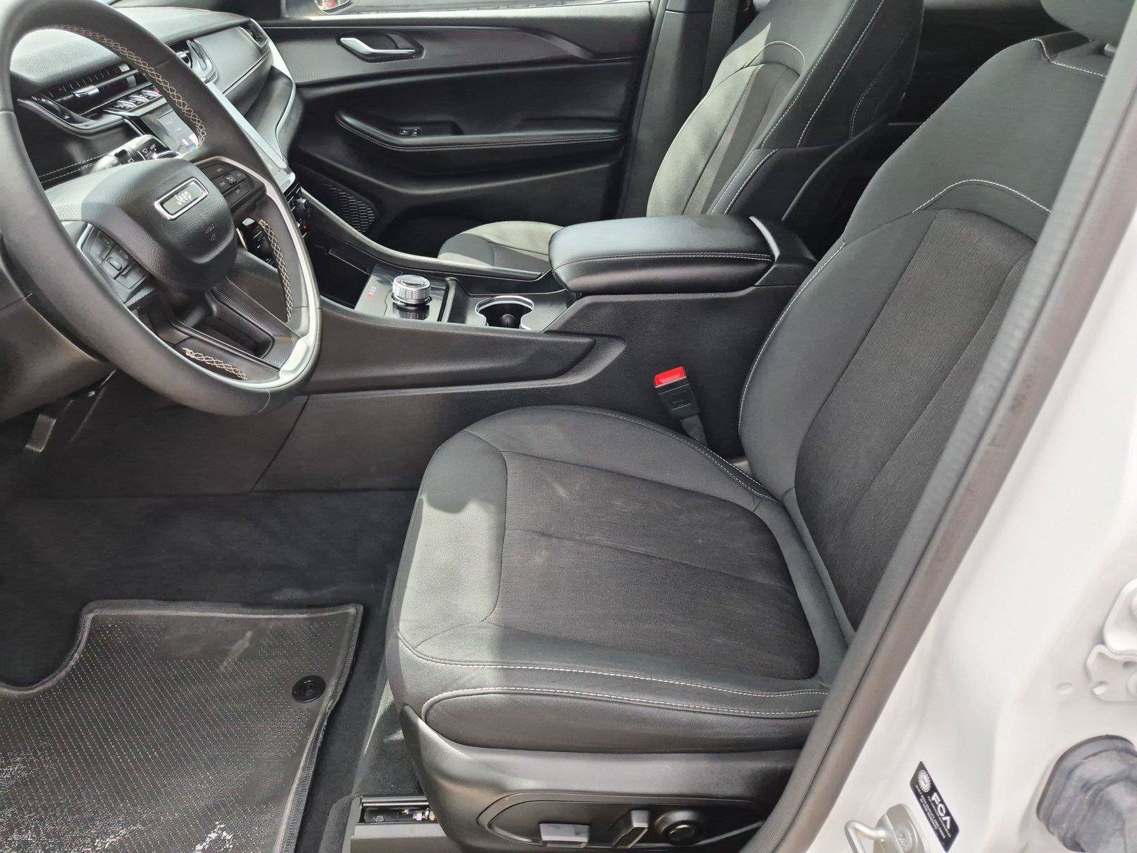 Used 2024 Jeep Grand Cherokee Laredo w/ Luxury Tech Group I AWD/4WD image 10