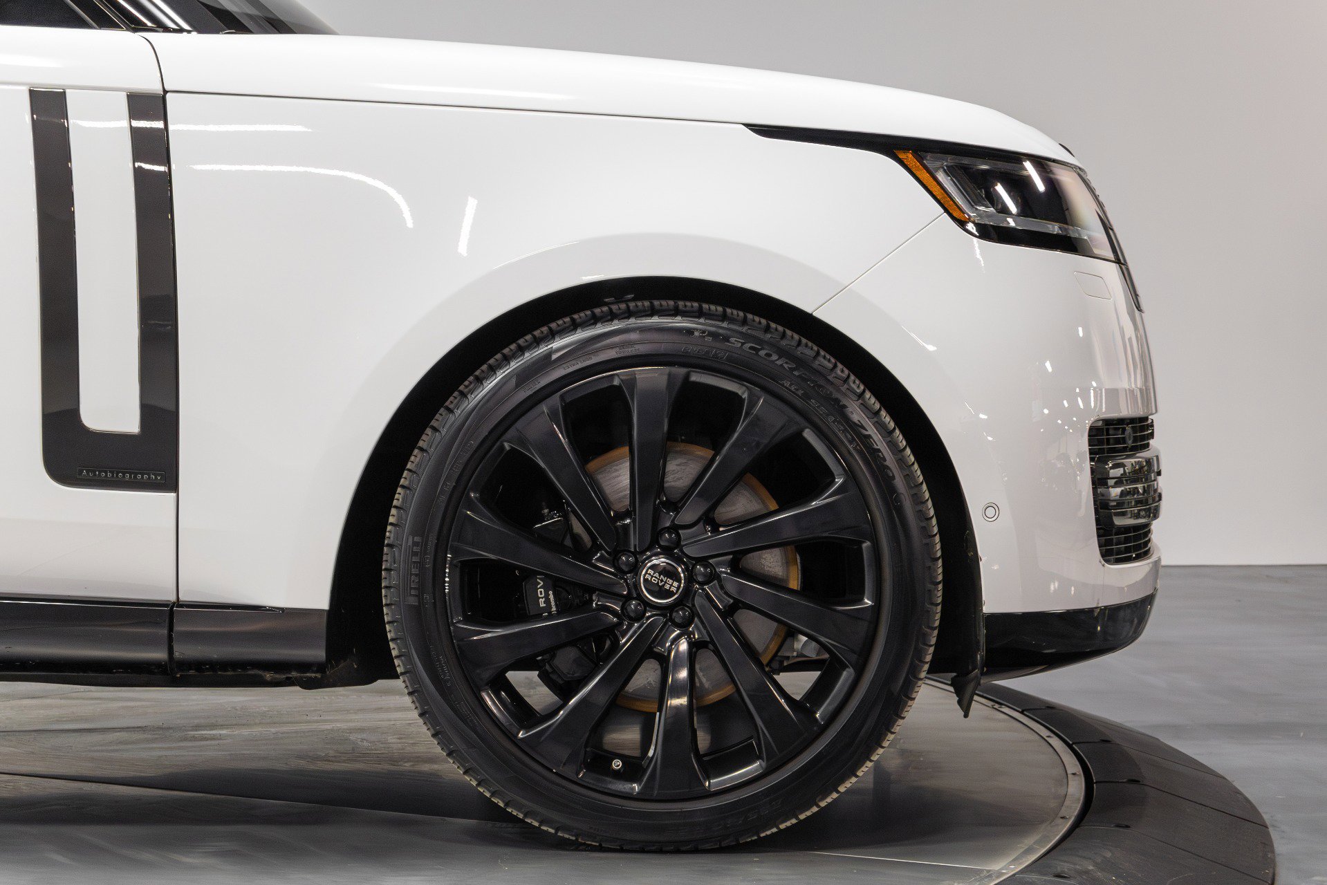 Used 2023 Land Rover Range Rover Long Wheelbase Autobiography image 17