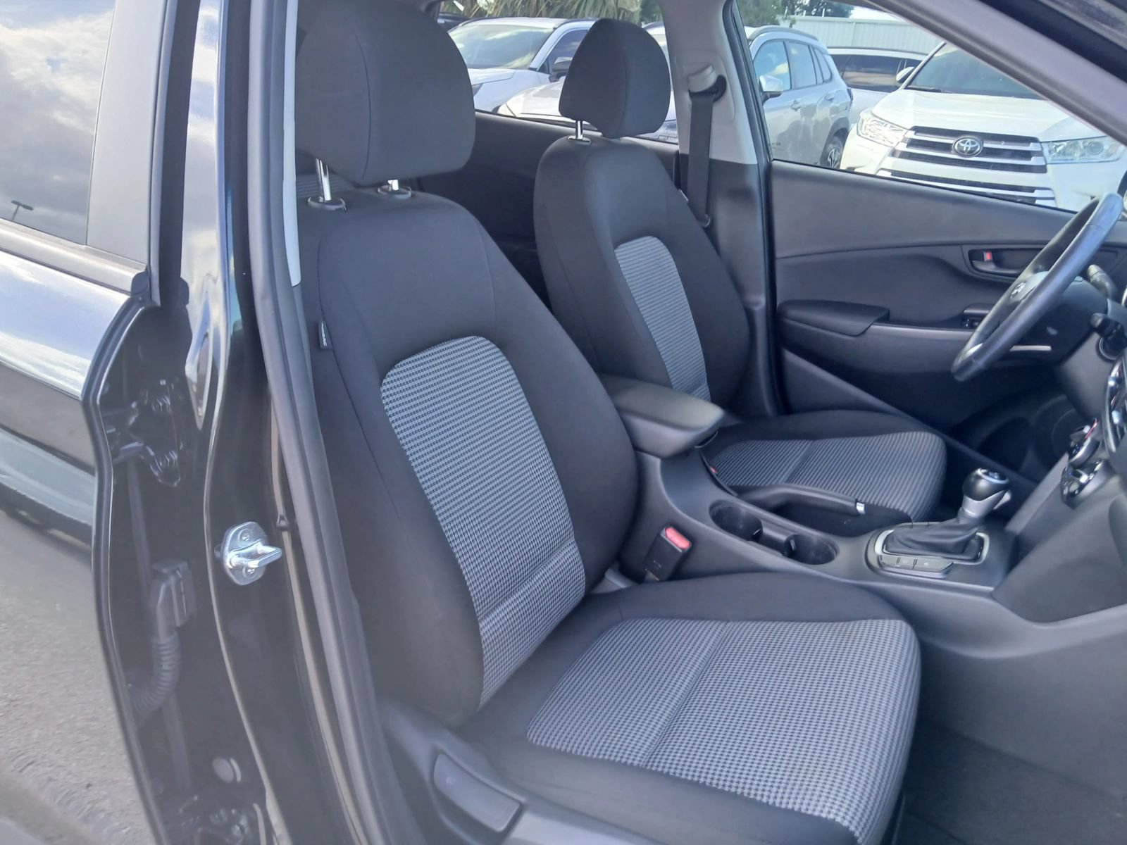 Used 2021 Hyundai Kona SEL FWD image 19