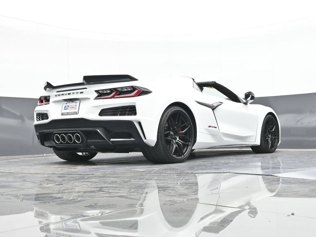Used 2024 Chevrolet Corvette Z06 RWD image 30