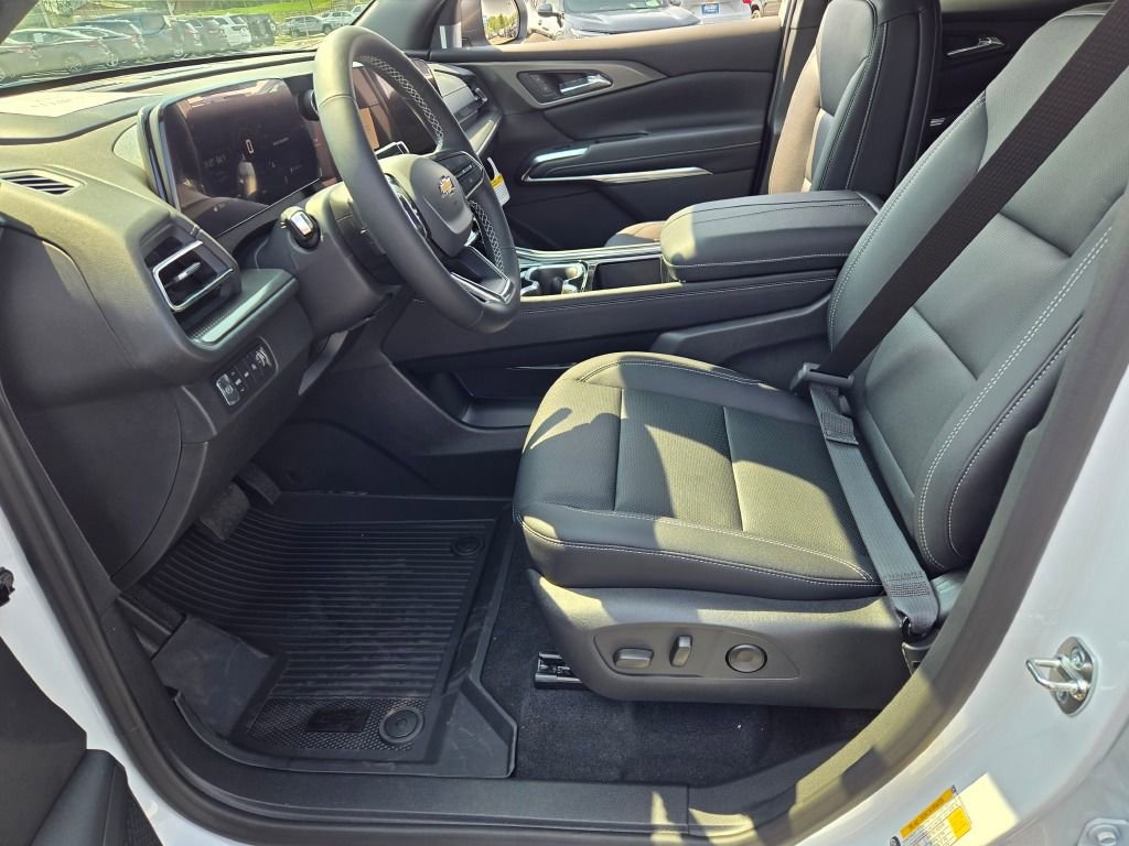 New 2026 Chevrolet Traverse LT w/ Driver Confidence Package AWD/4WD image 17