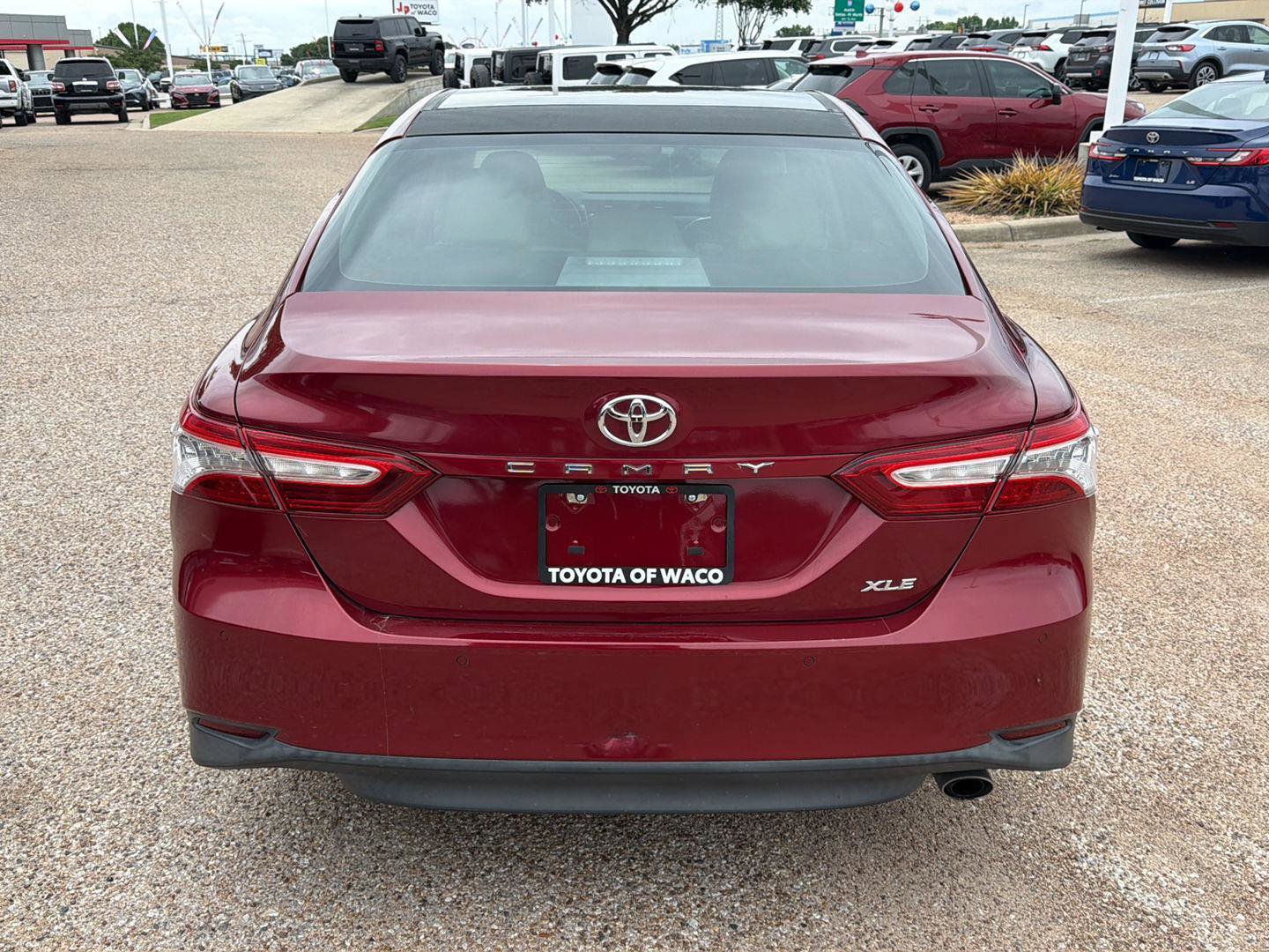Used 2018 Toyota Camry XLE FWD image 4