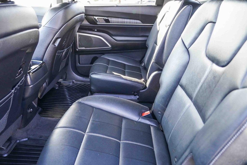 Used 2024 Kia Telluride EX w/ EX Captain's Chair Package image 23