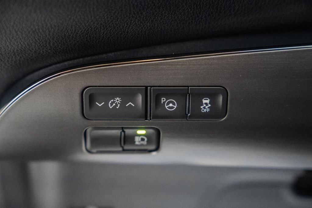 Certified 2021 Toyota Prius FWD image 44