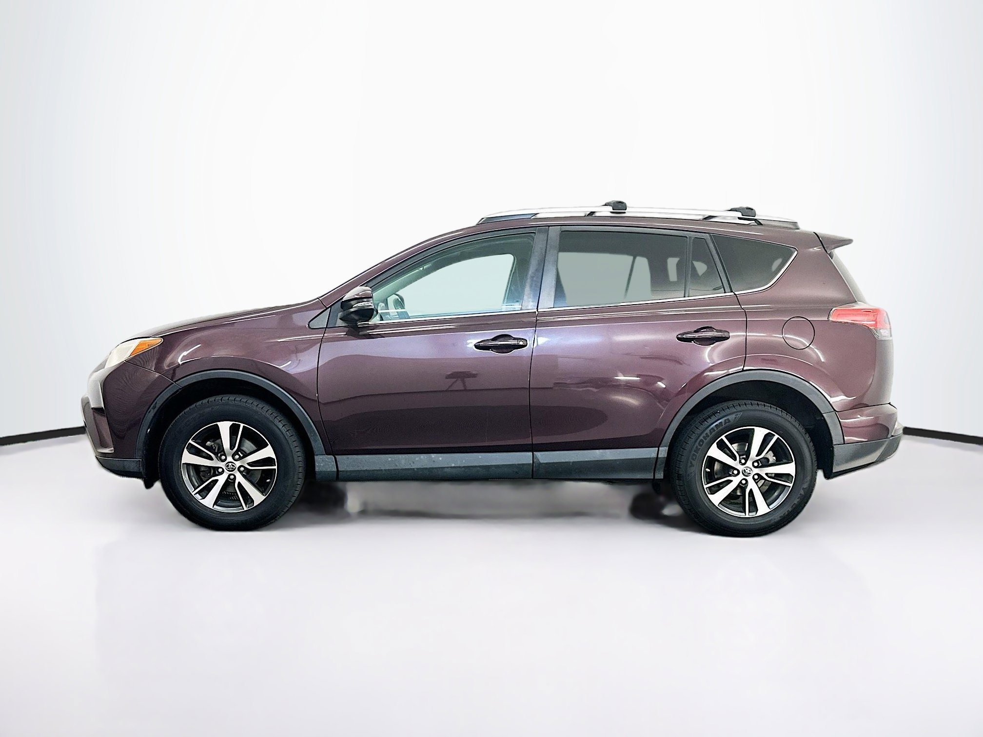 Used 2016 Toyota RAV4 XLE AWD/4WD image 4