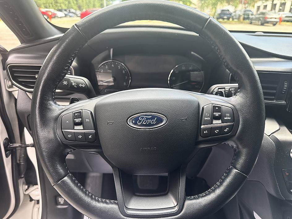 Used 2020 Ford Explorer XLT w/ Equipment Group 202A AWD/4WD image 13