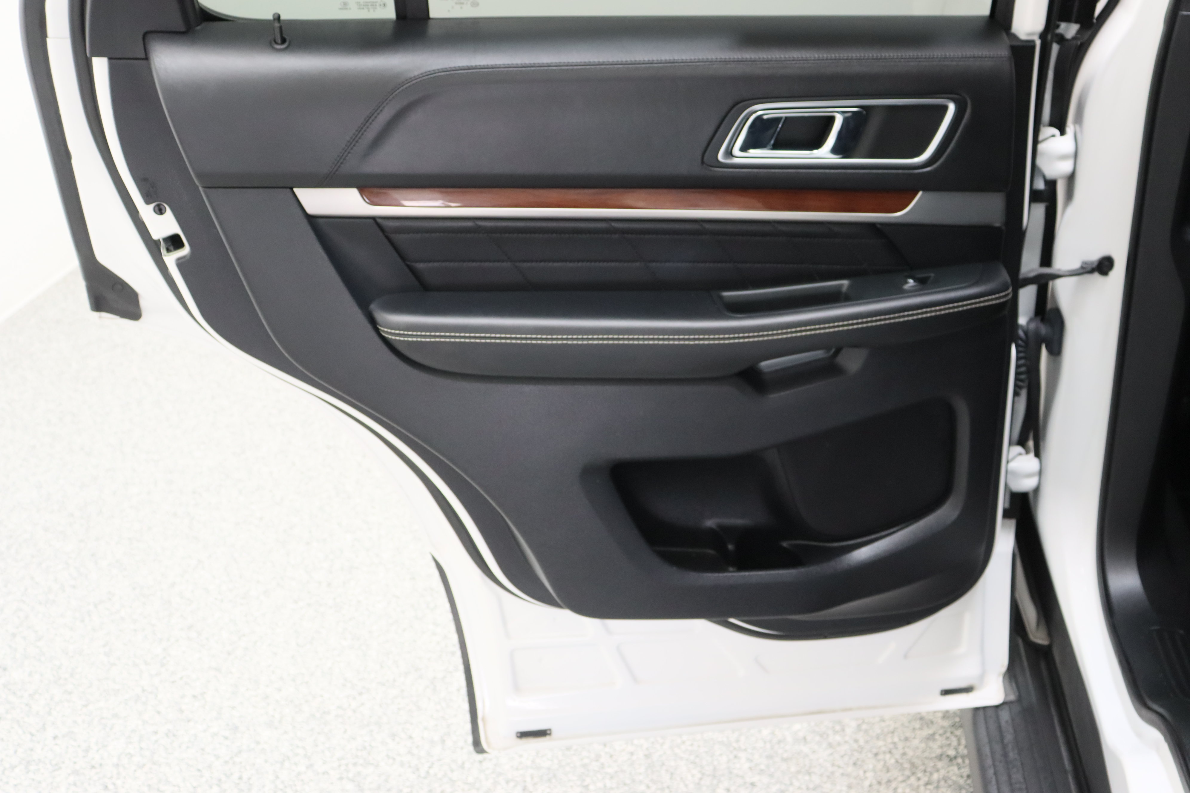 Used 2018 Ford Explorer Platinum AWD/4WD image 29