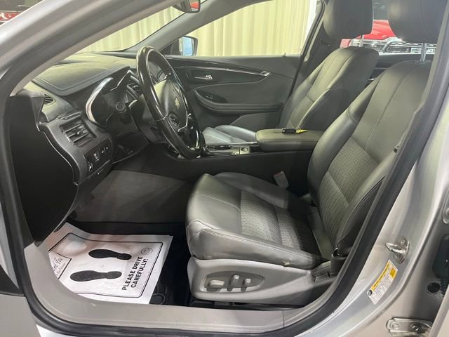 Used 2014 Chevrolet Impala LT w/ Convenience Package image 4