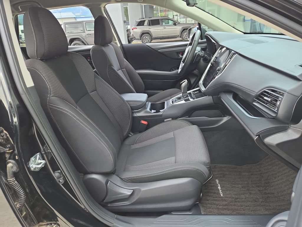Used 2025 Subaru Outback Premium AWD/4WD image 17