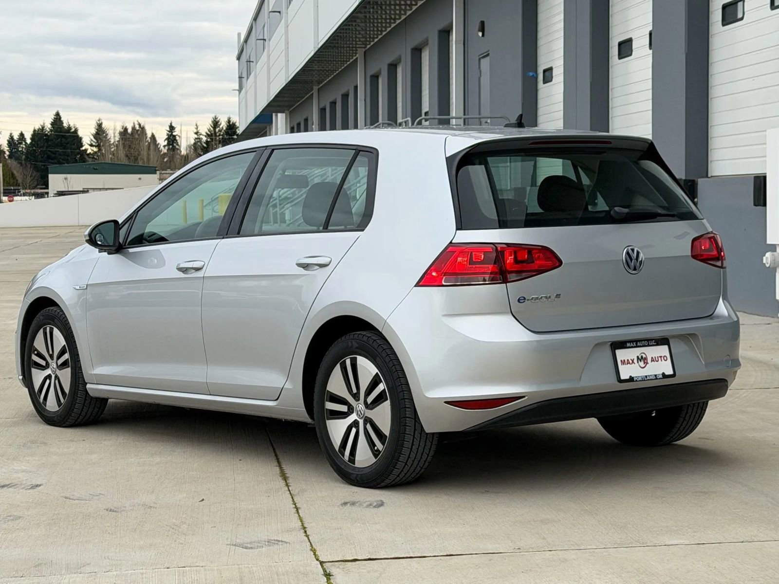 Used 2016 Volkswagen e-Golf SE image 6