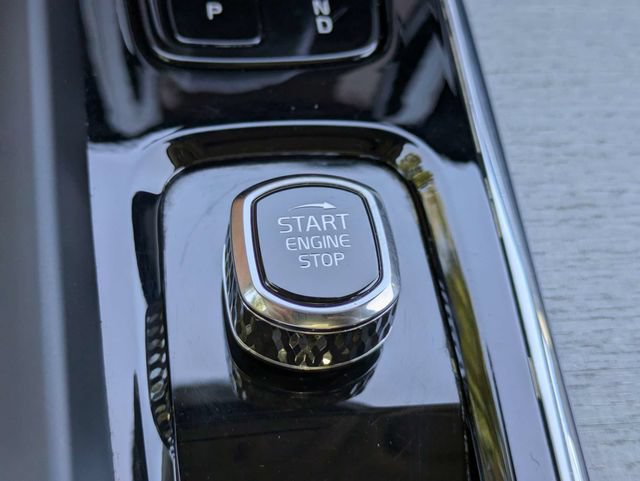 Certified 2025 Volvo XC60 B5 Plus AWD/4WD image 35