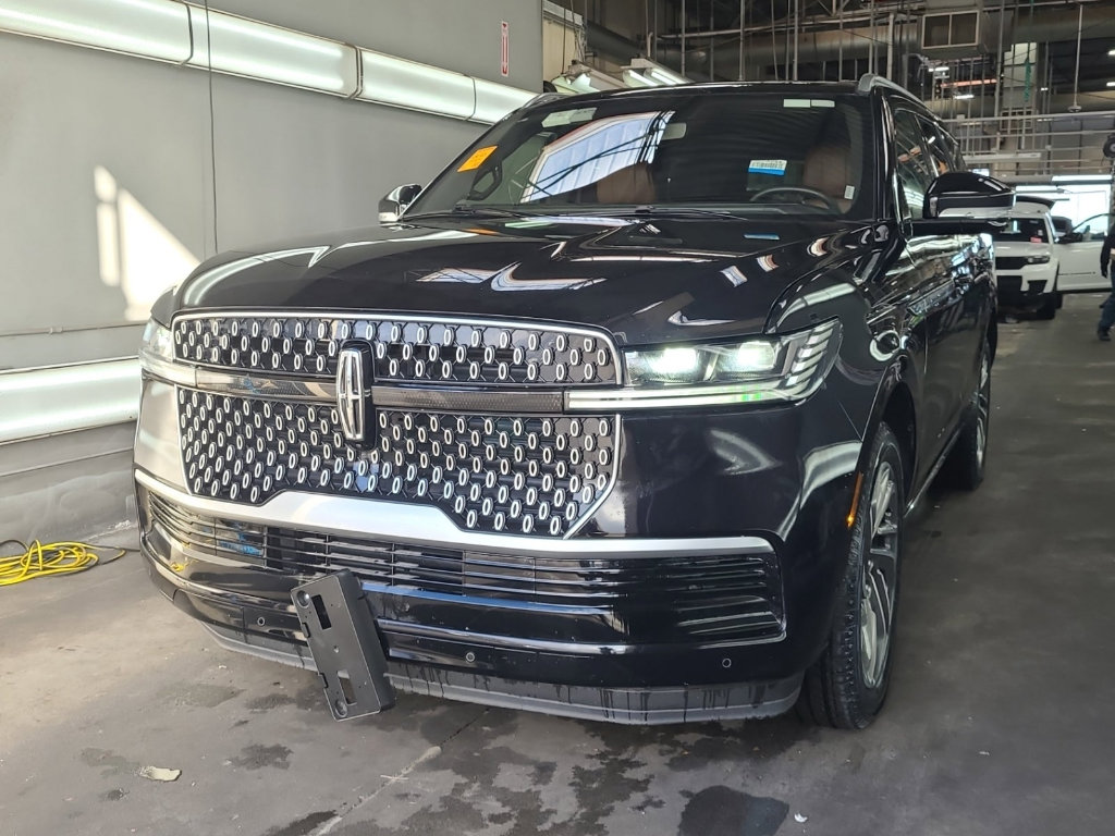 Used 2025 Lincoln Navigator Reserve AWD/4WD image 1