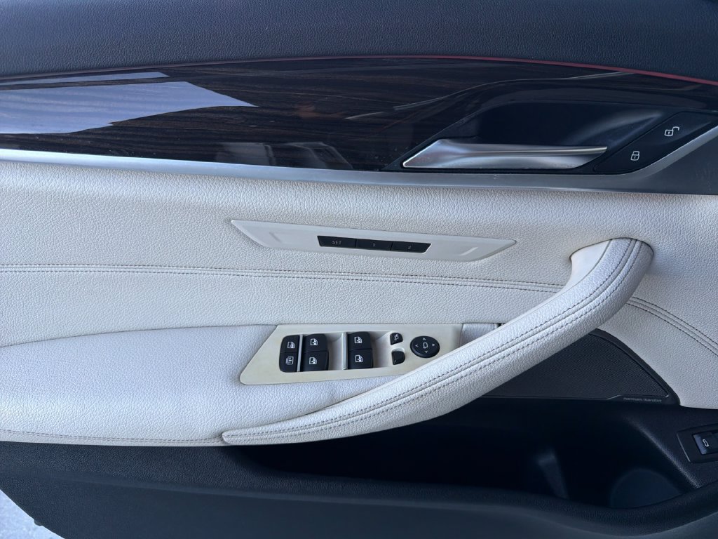 Used 2021 BMW 540i w/ Executive Package RWD image 11