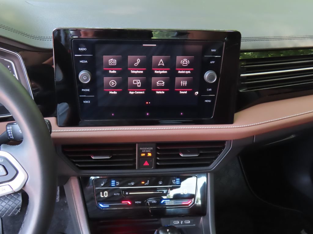 Used 2025 Volkswagen Jetta SEL FWD image 16