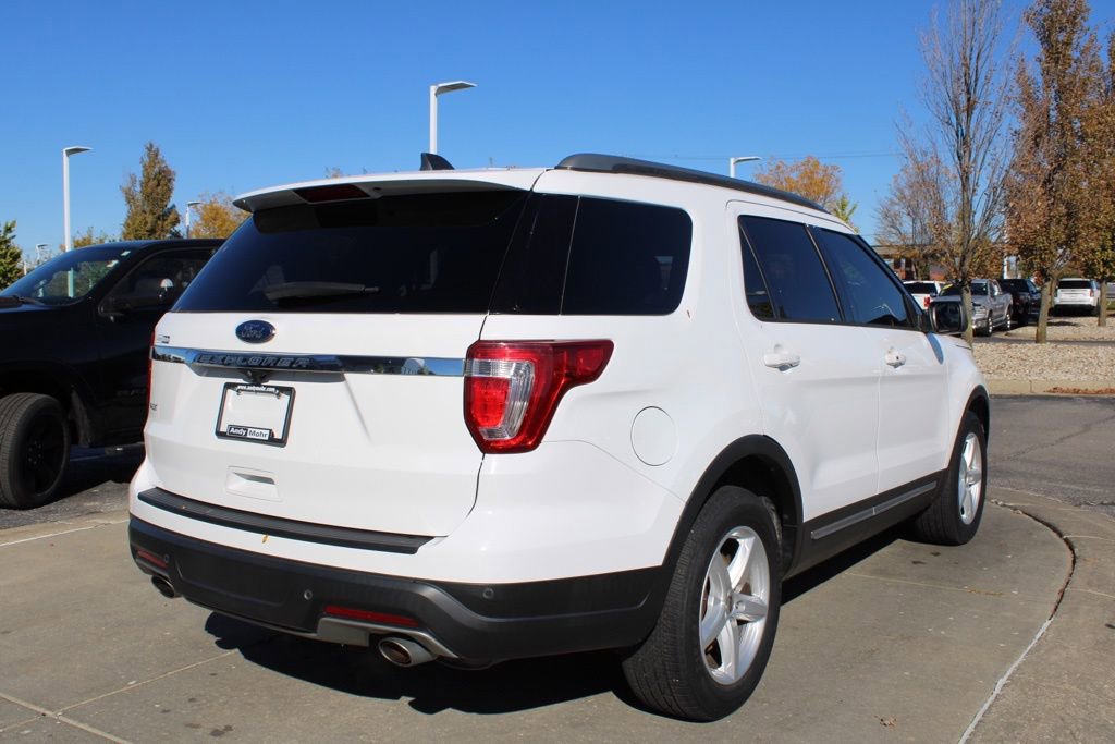 Used 2018 Ford Explorer XLT image 7