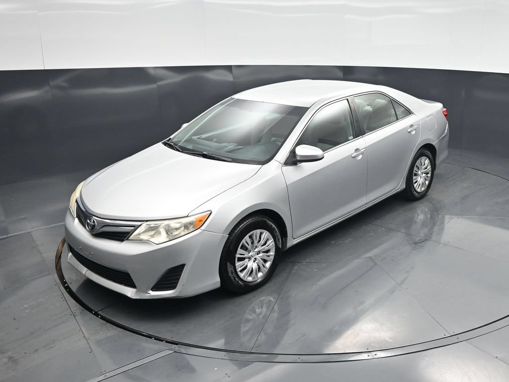 Used 2014 Toyota Camry LE FWD image 30
