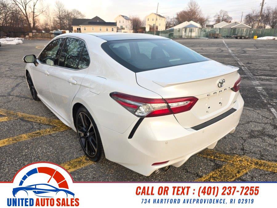 Used 2018 Toyota Camry XSE image 3
