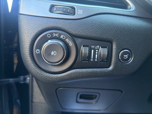 Used 2022 Jeep Cherokee Latitude Lux w/ Sun & Sound Group image 25