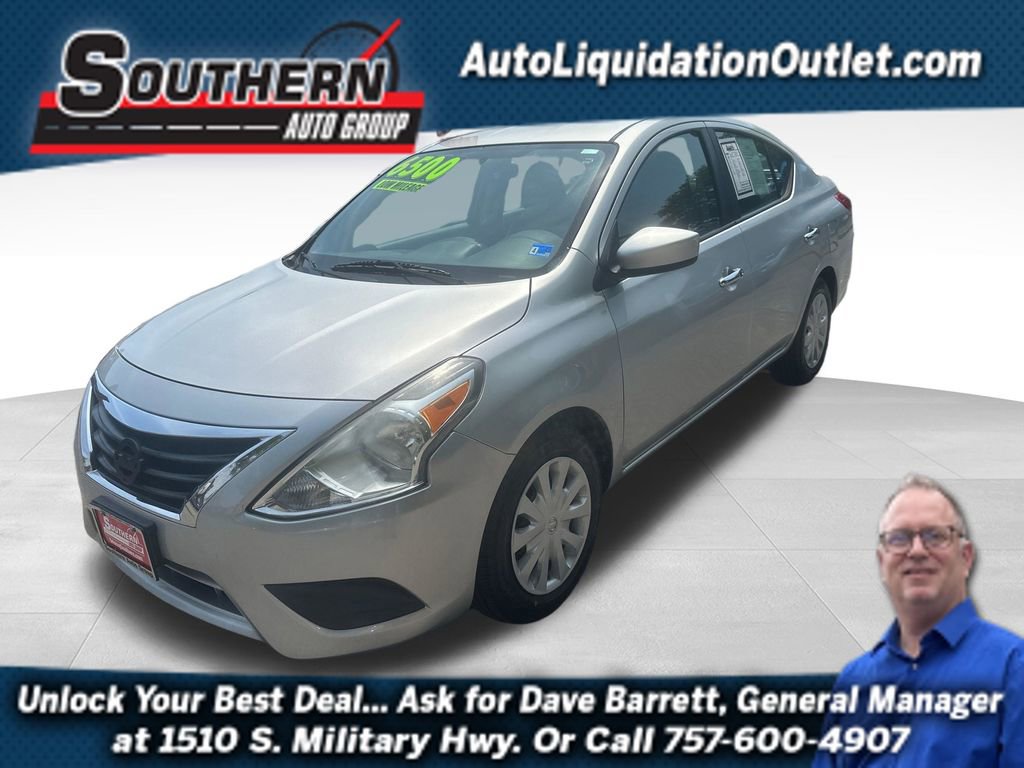 Used 2016 Nissan Versa SV FWD image 1