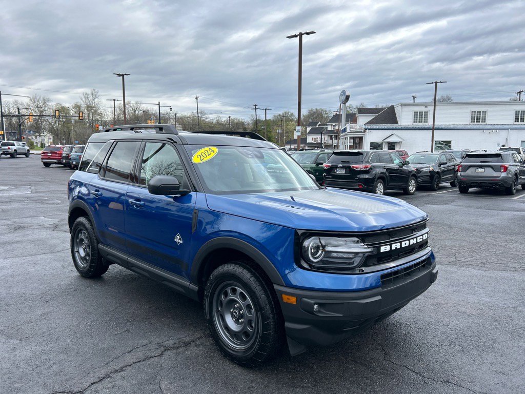 Used 2024 Ford Bronco Sport Outer Banks image 2