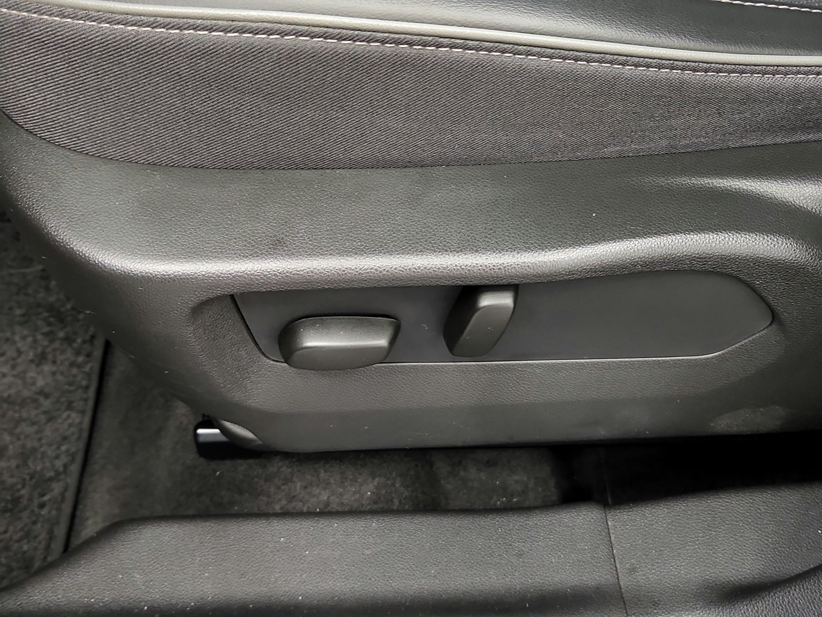 Used 2023 Buick Envision Avenir FWD image 32