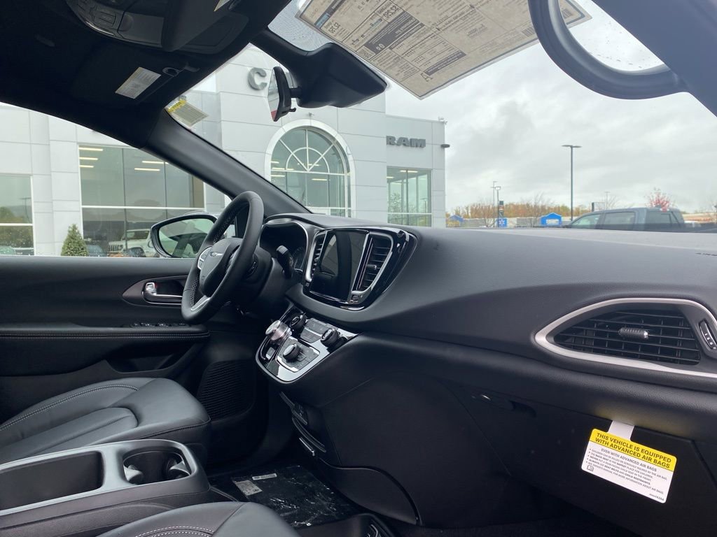 New 2026 Chrysler Voyager LX image 8