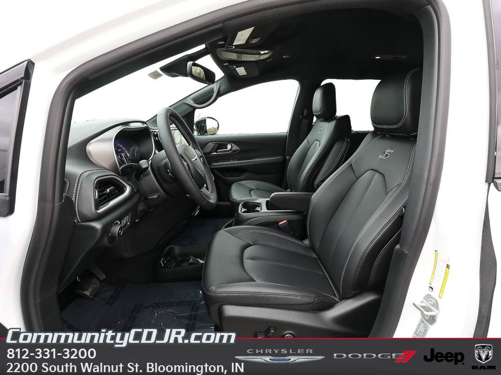 New 2026 Chrysler Pacifica Select w/ S Appearance Package AWD/4WD image 11