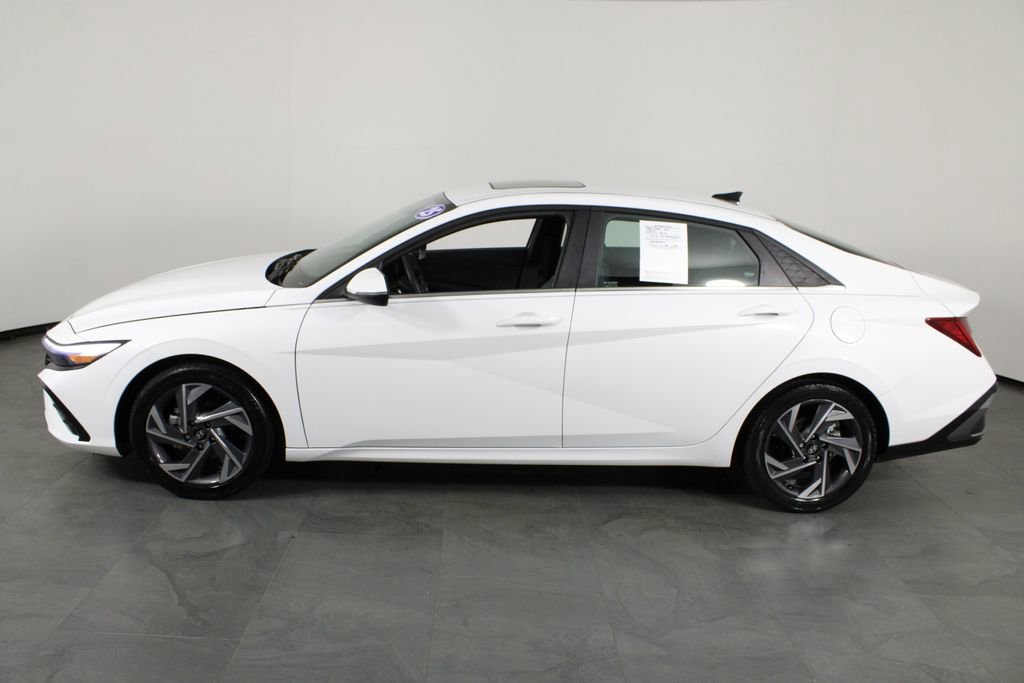 Certified 2025 Hyundai Elantra Limited image 12