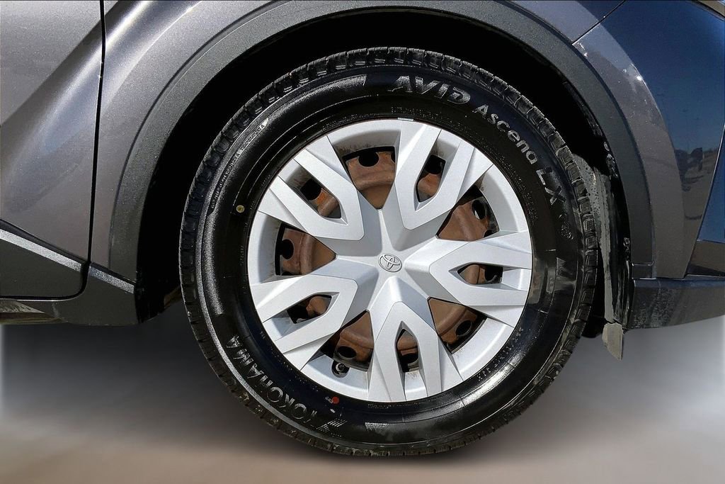 Used 2020 Toyota C-HR LE image 9