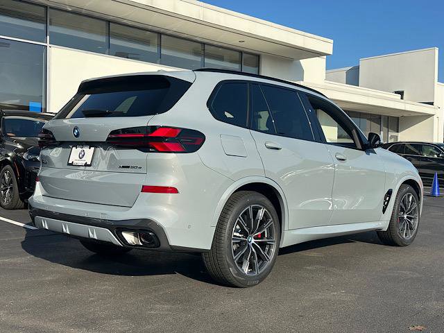 New 2026 BMW X5 xDrive50e w/ M Sport Package image 3