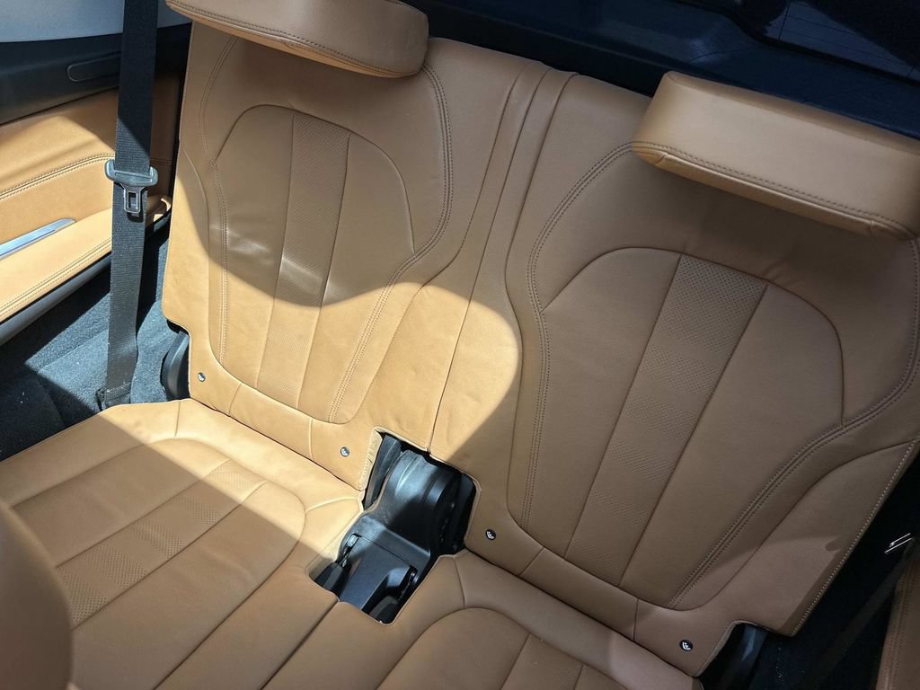 Used 2022 BMW X7 xDrive40i w/ Premium Package AWD/4WD image 14