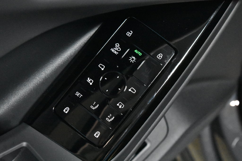 Used 2025 Audi Q6 e-tron Premium Plus AWD/4WD image 5