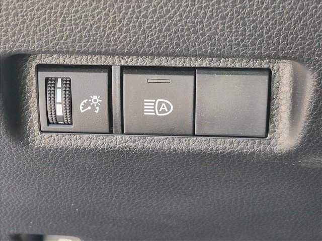 Used 2023 Toyota RAV4 LE AWD/4WD image 13