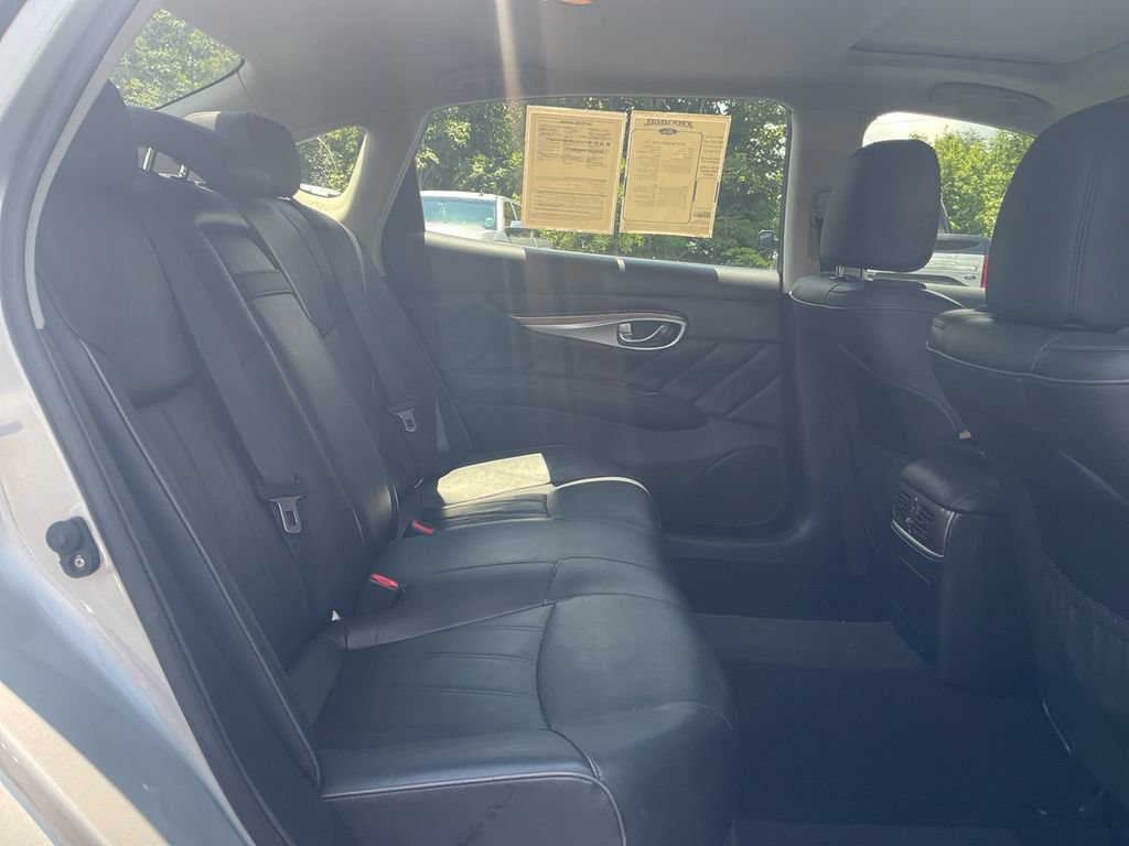 Used 2016 INFINITI Q70 L 3.7 w/ Deluxe Touring Package RWD image 12