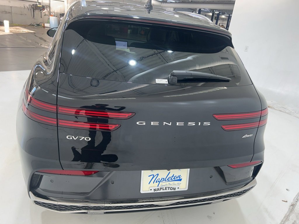 Used 2026 Genesis GV70 2.5T Advanced image 4