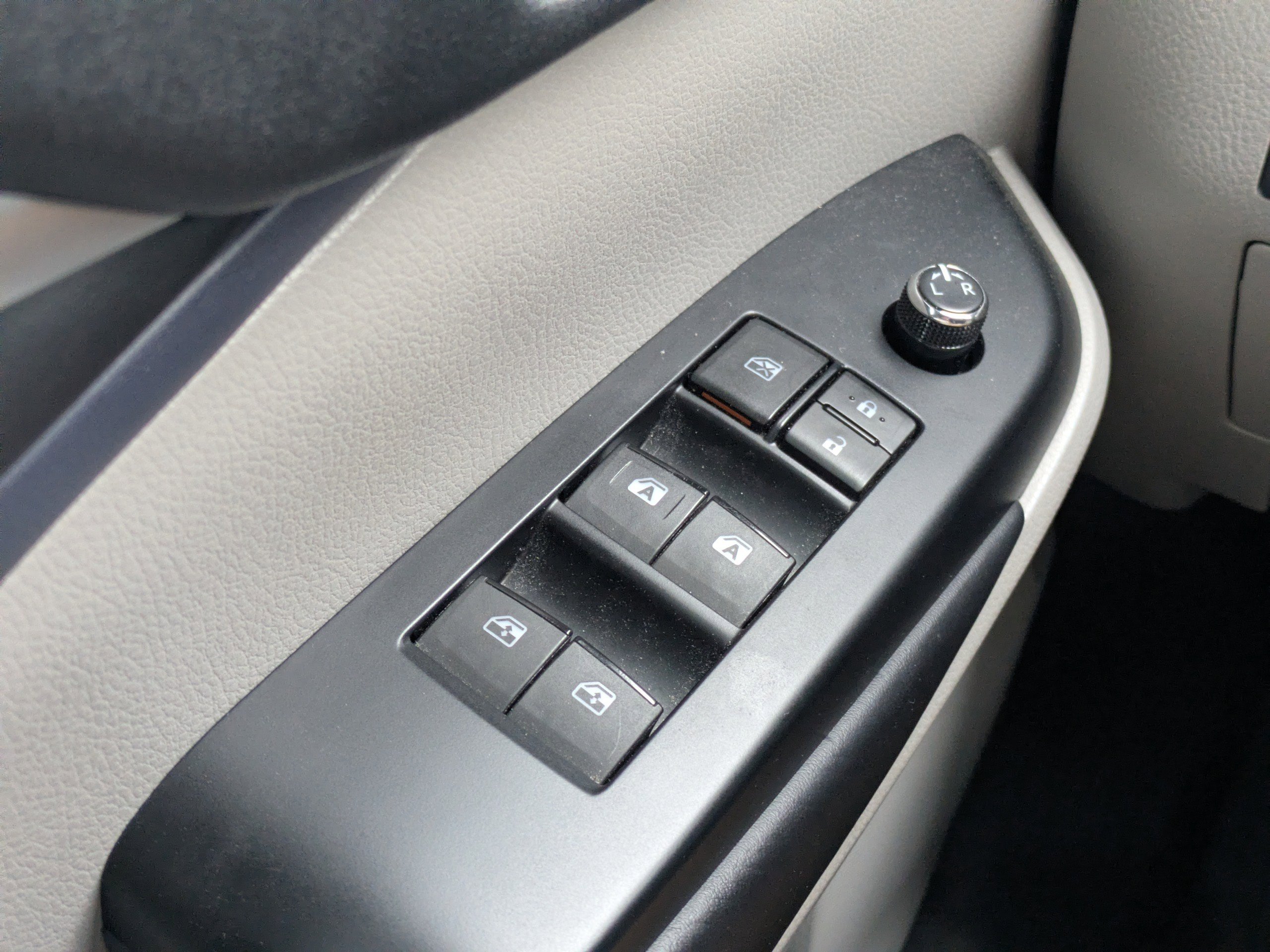 Used 2019 Toyota Highlander XLE image 29