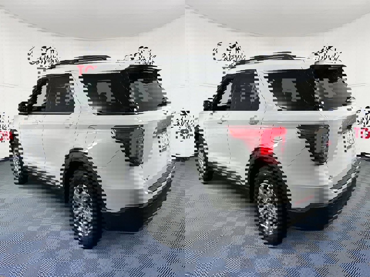 Used 2022 Ford Explorer XLT w/ Equipment Group 202A image 6