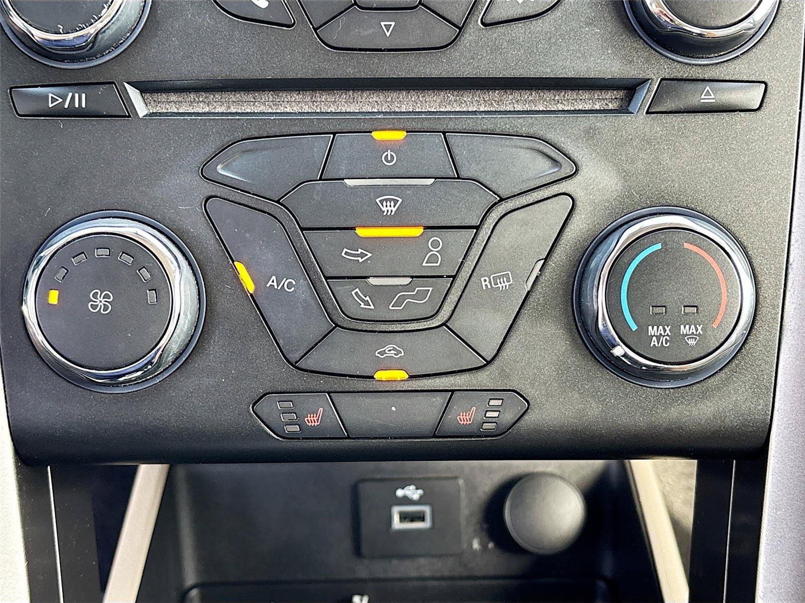 Used 2017 Ford Fusion SE FWD image 15