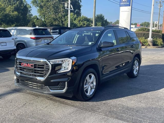Used 2024 GMC Terrain SLE w/ Driver Convenience Package FWD image 4