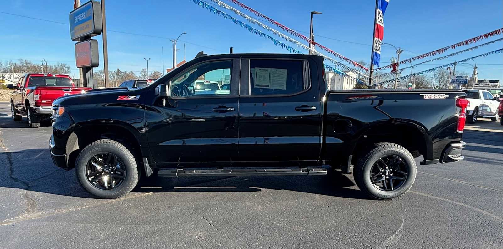 Used 2022 Chevrolet Silverado 1500 LT Trail Boss w/ LPO, Dark Essentials Package image 11